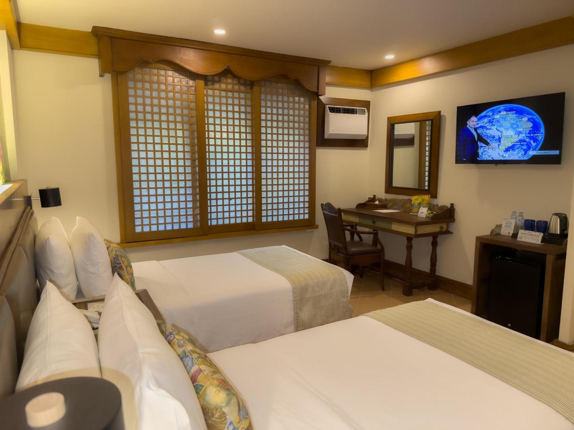 Costabella Tropical Beach Hotel Lapu-Lapu City Exterior photo