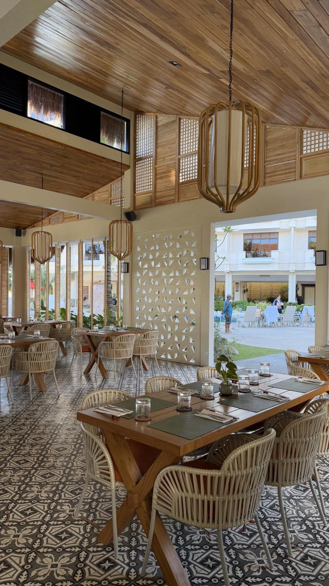 Costabella Tropical Beach Hotel Lapu-Lapu City Exterior photo