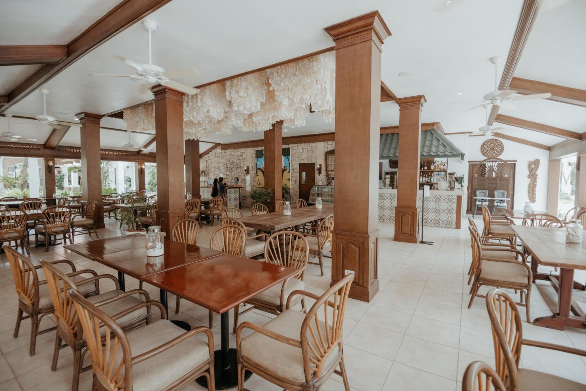 Costabella Tropical Beach Hotel Lapu-Lapu City Exterior photo